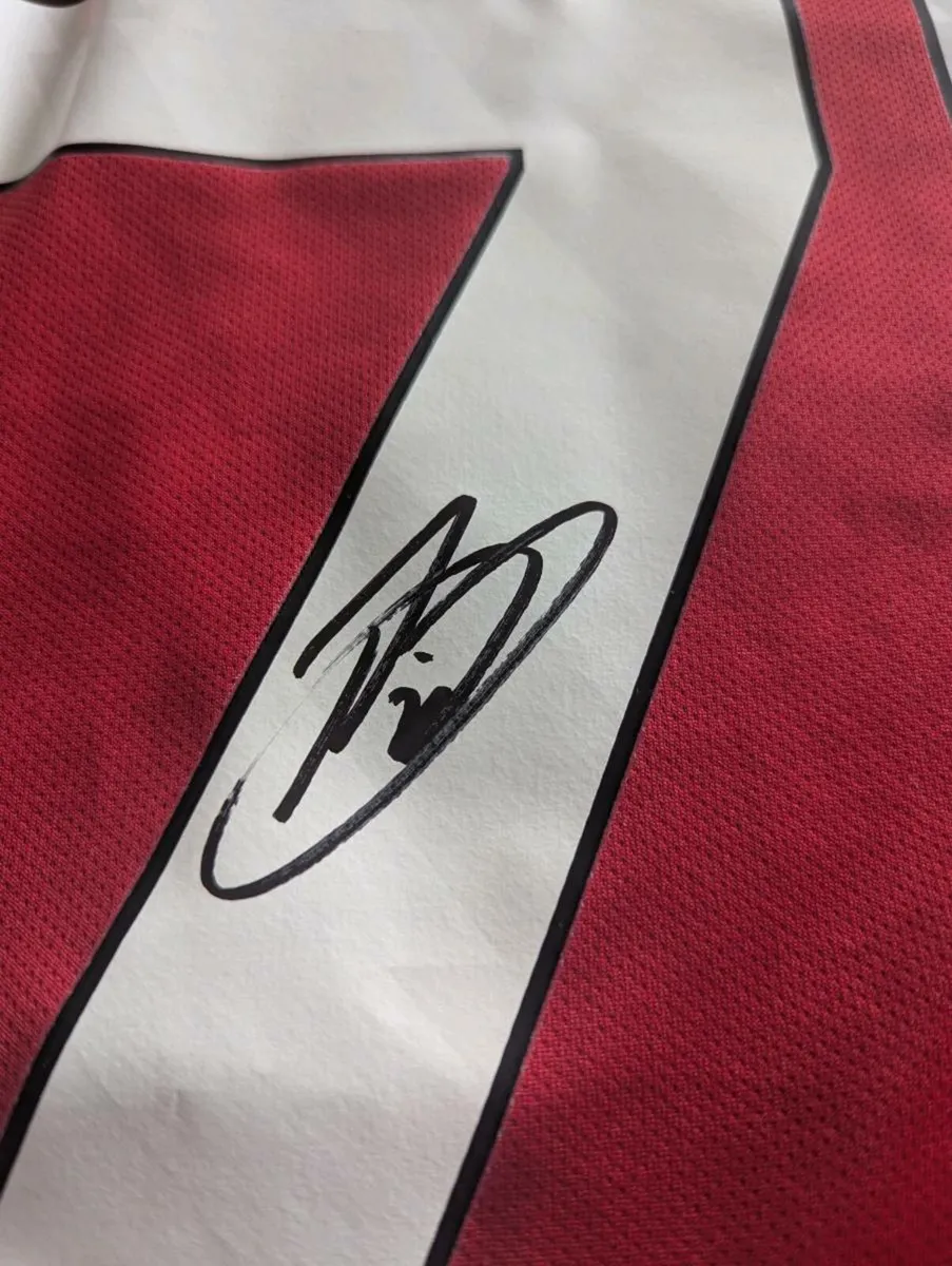 Rio Ngumoha official Liverpool signed Jersey - Image 3