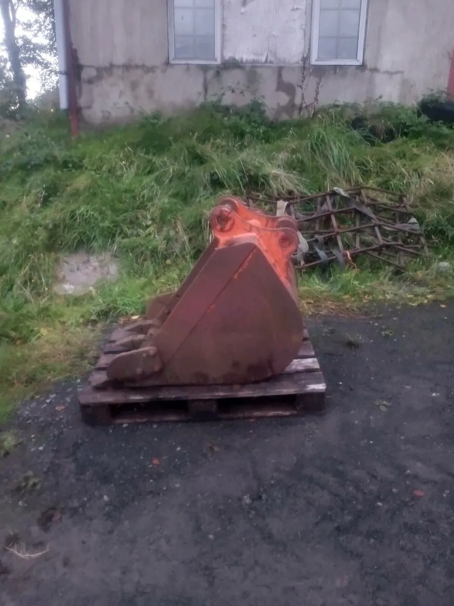 Digging bucket - Image 1