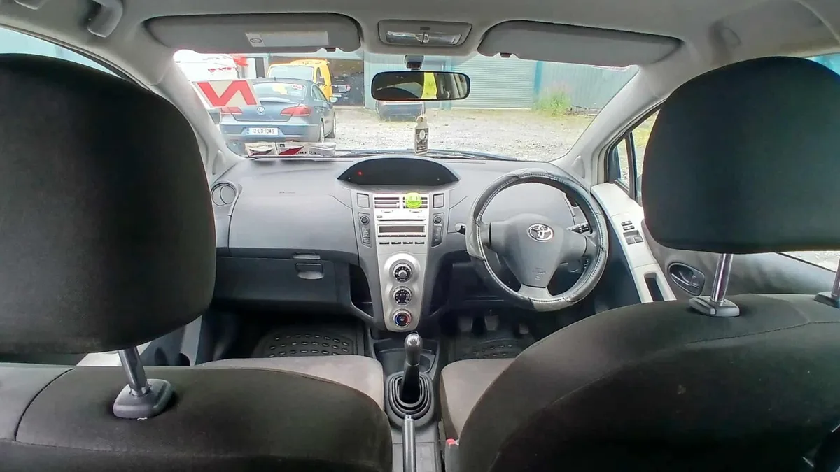 Toyota yaris great Macnikl condition eavry thing - Image 3