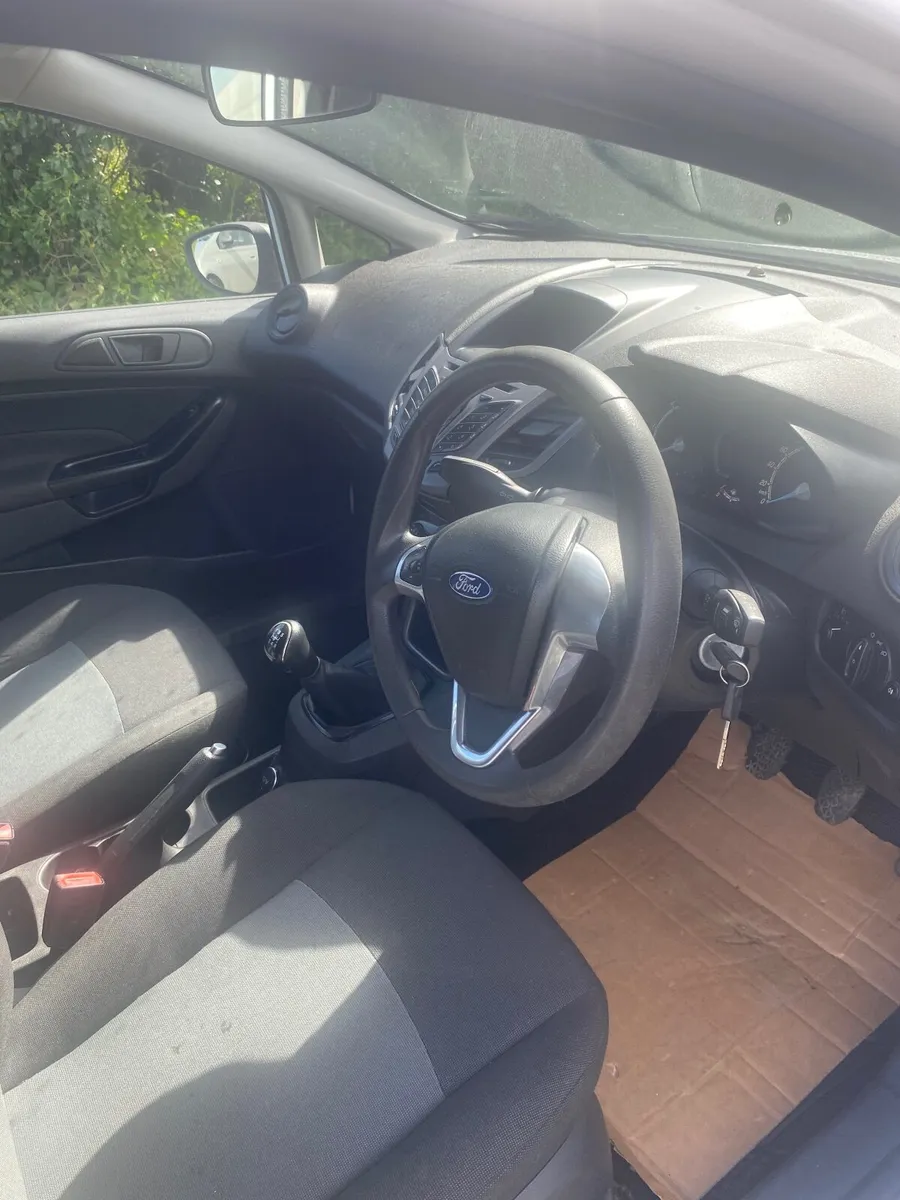 Ford Fiesta 2016 - Image 2