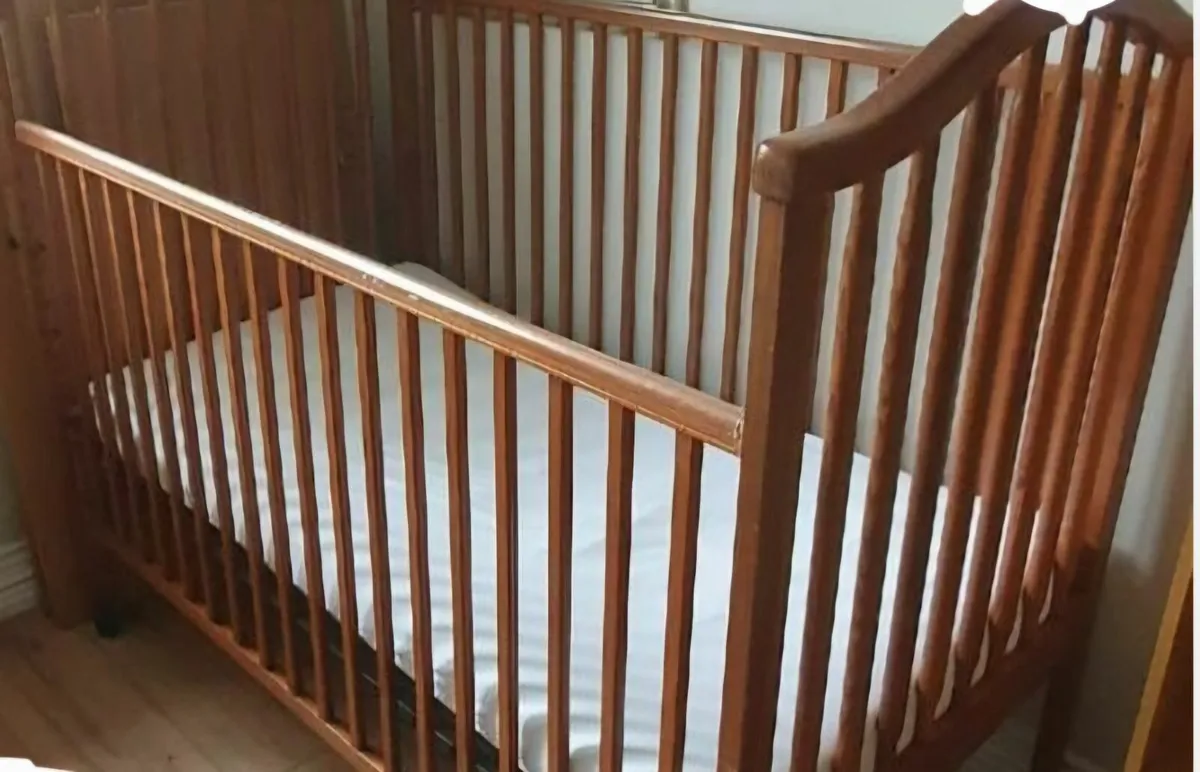 Car seat, cots and baby  bouncers - Image 2