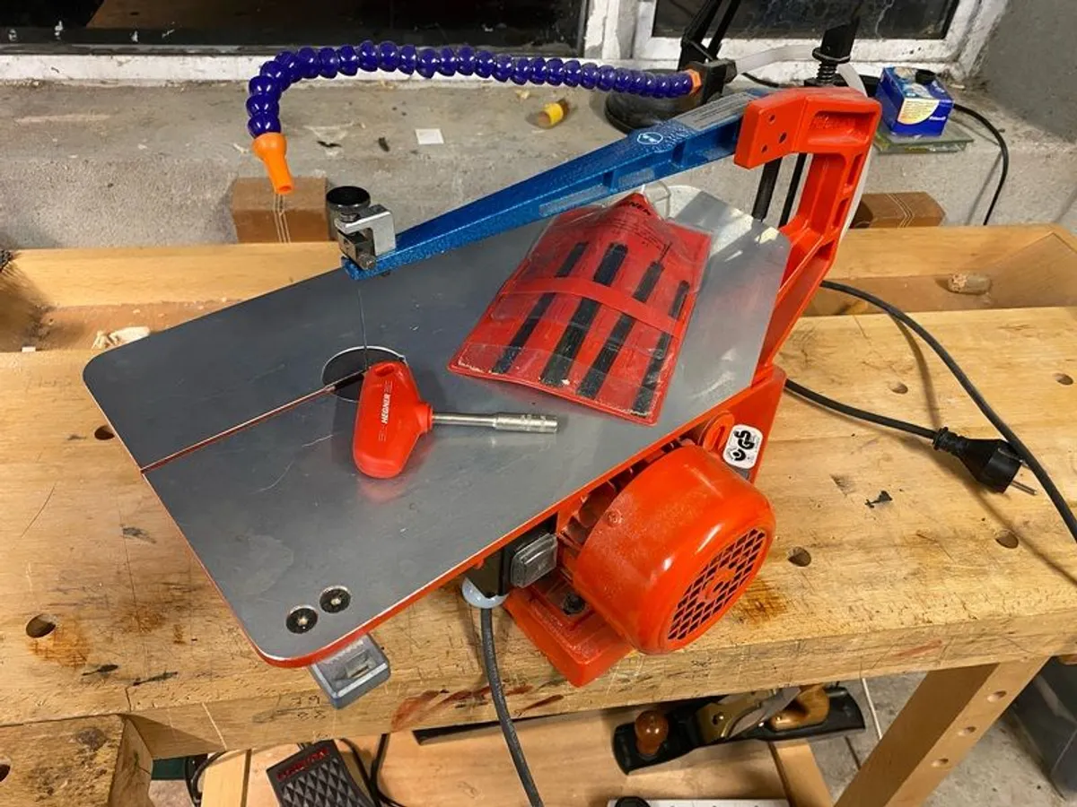 Hegner Multicut-1 variable speed scroll saw - Image 1