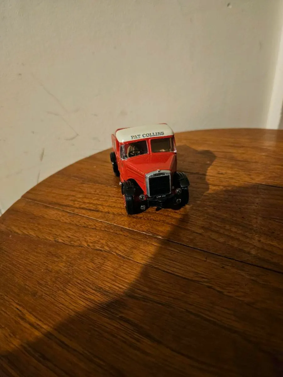 Corgi Circus Fair Ground Showmans Range Truck - Image 2