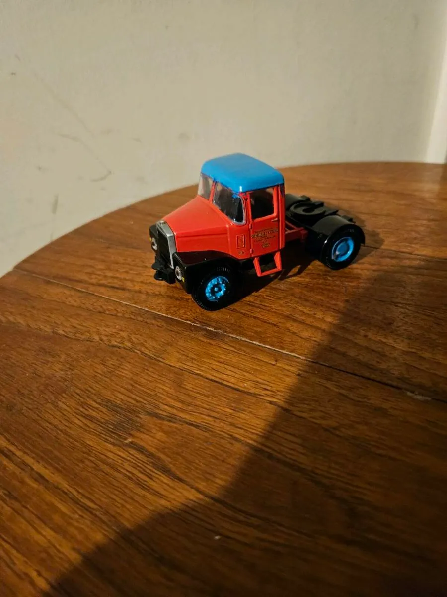 Corgi Circus Fair Ground Showmans Range Truck - Image 1