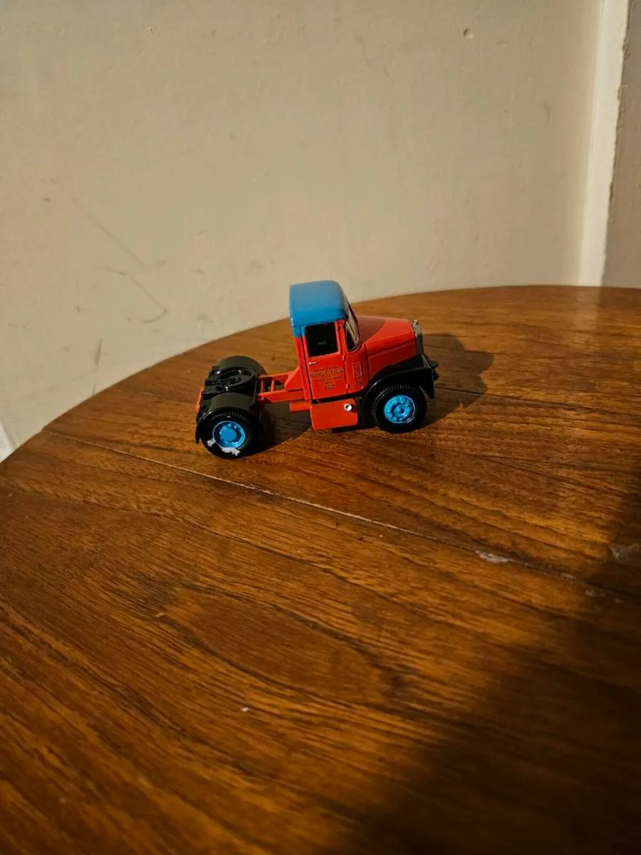 Corgi Circus Fair Ground Showmans Range Truck - Image 3
