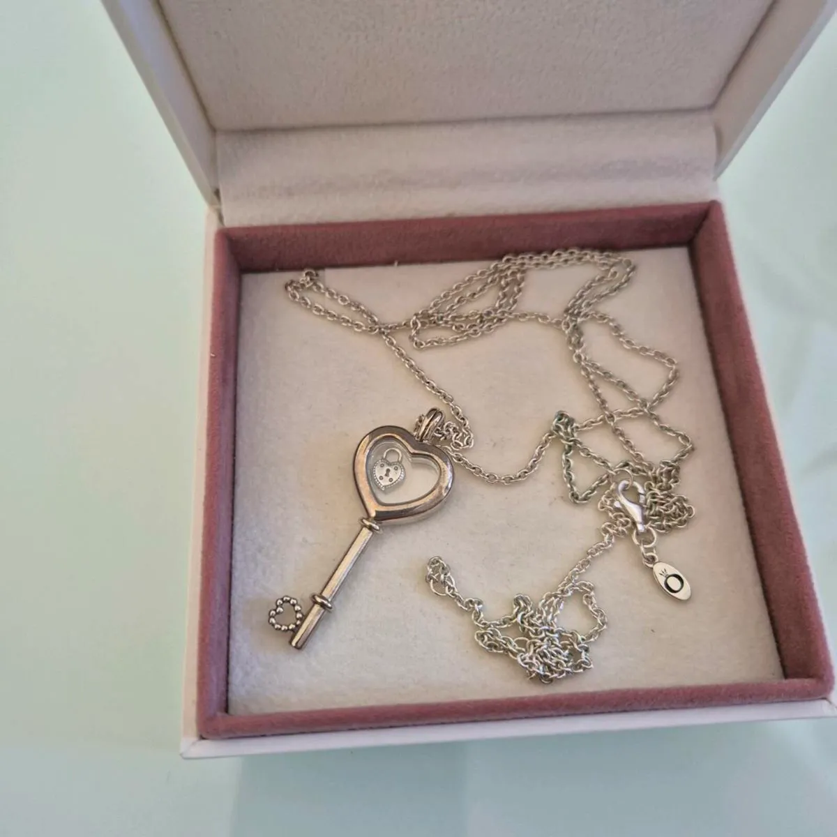 Pandora floating key Locket - Image 4