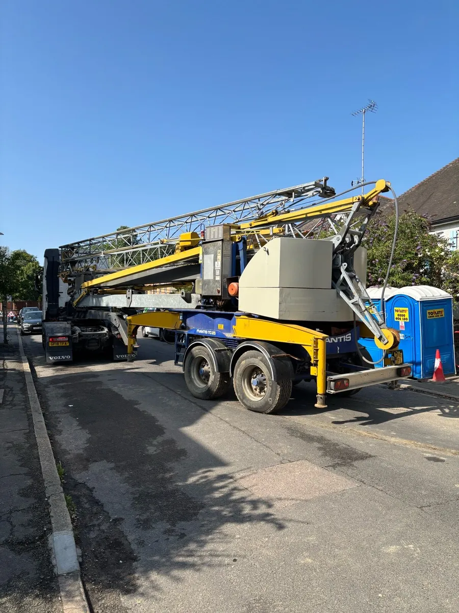 Self erecting tower crane