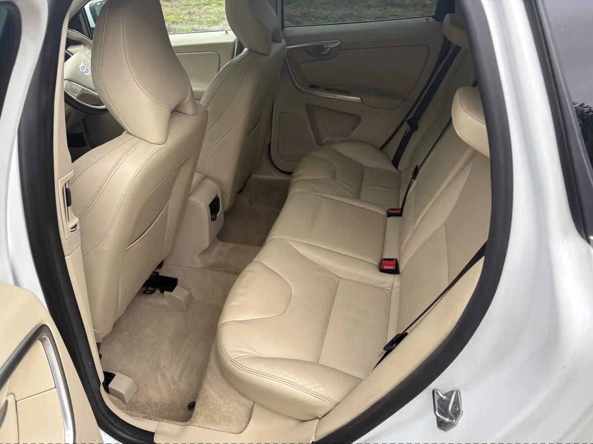 Volvo XC60 2016 AUTOMATIC - Image 2