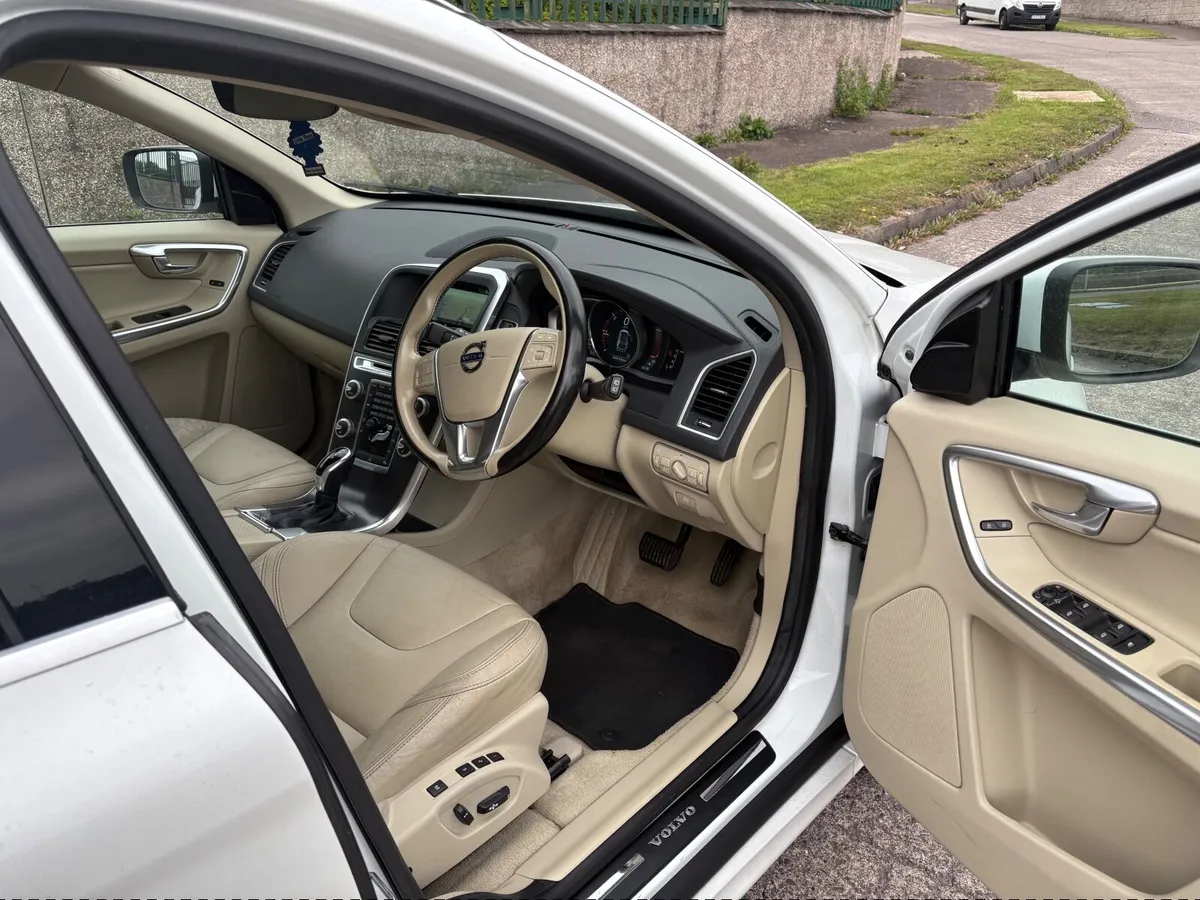 Volvo XC60 2016 AUTOMATIC - Image 4