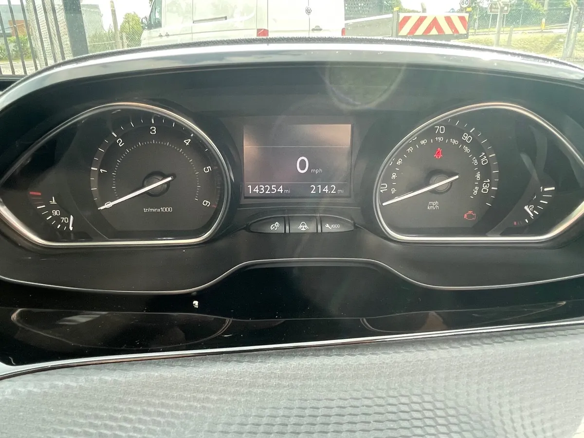 Peugeot 2008 2014 - Image 3