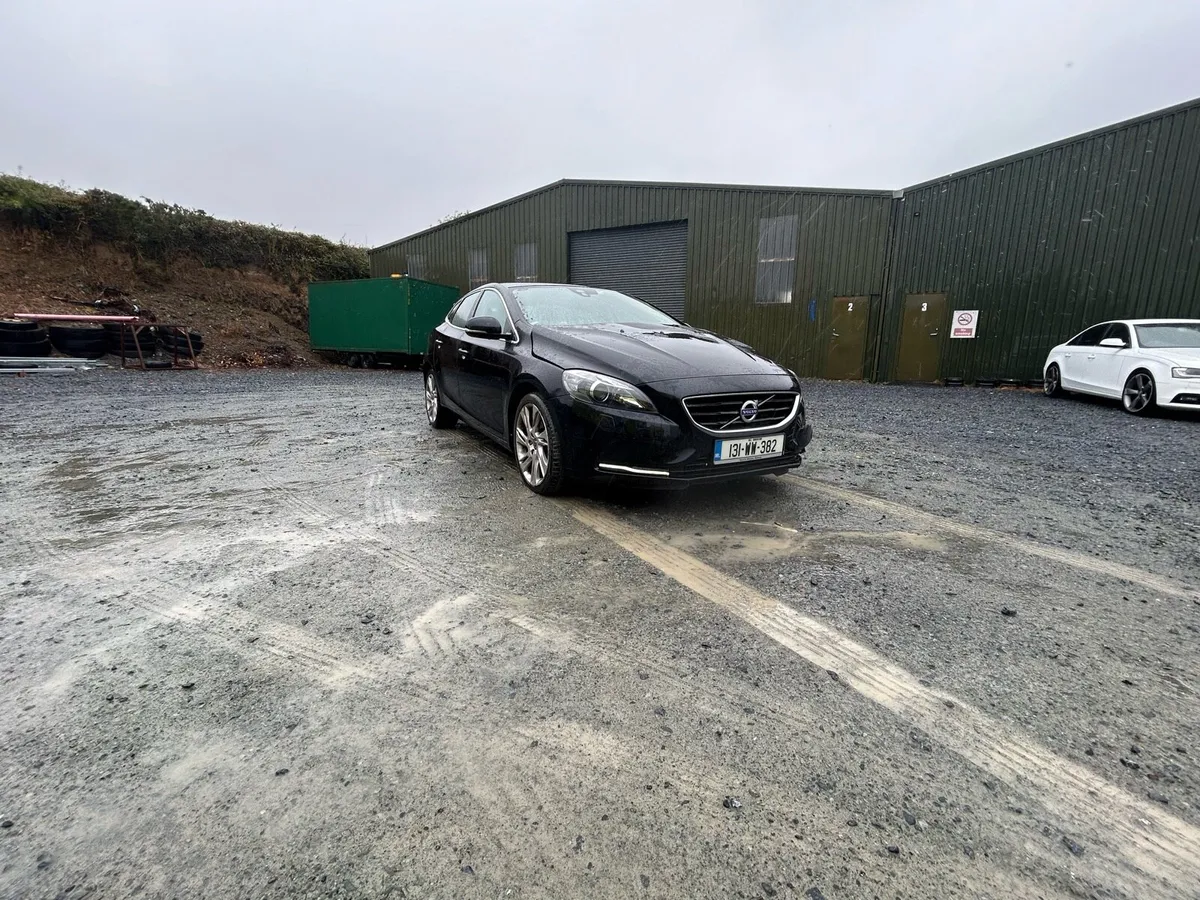 2013 Volvo V40. 2.0 diesel - Image 1