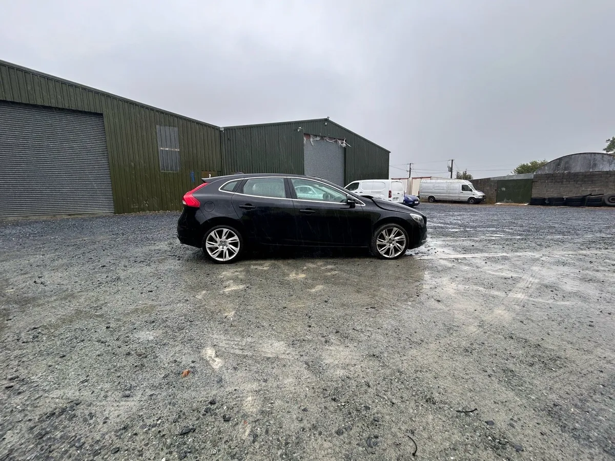 2013 Volvo V40. 2.0 diesel - Image 2