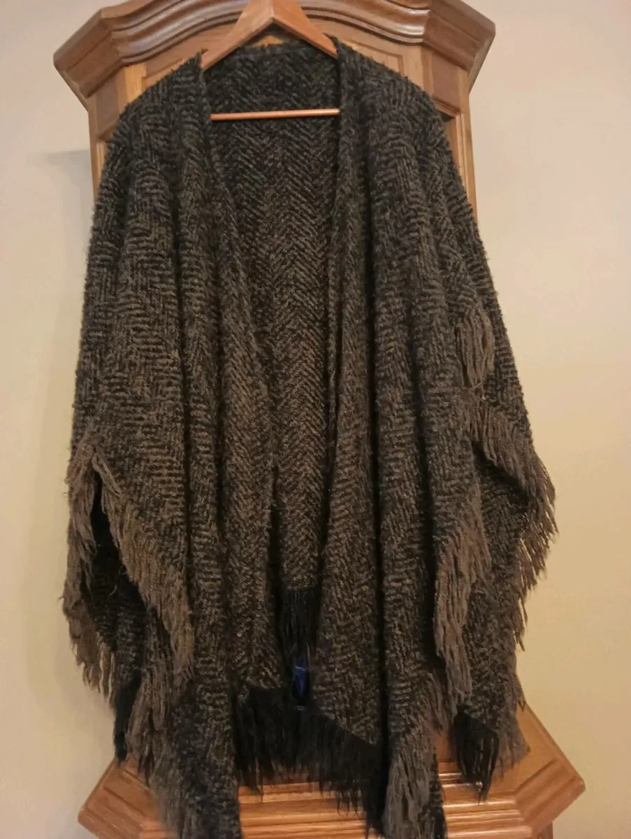 Beautiful shawl - Image 1
