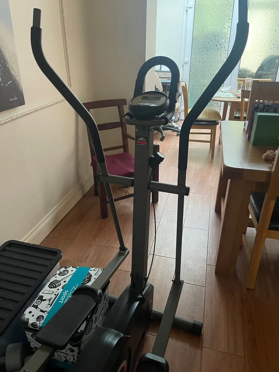York 2150 Pro Cross Trainer / Elliptical - Image 4