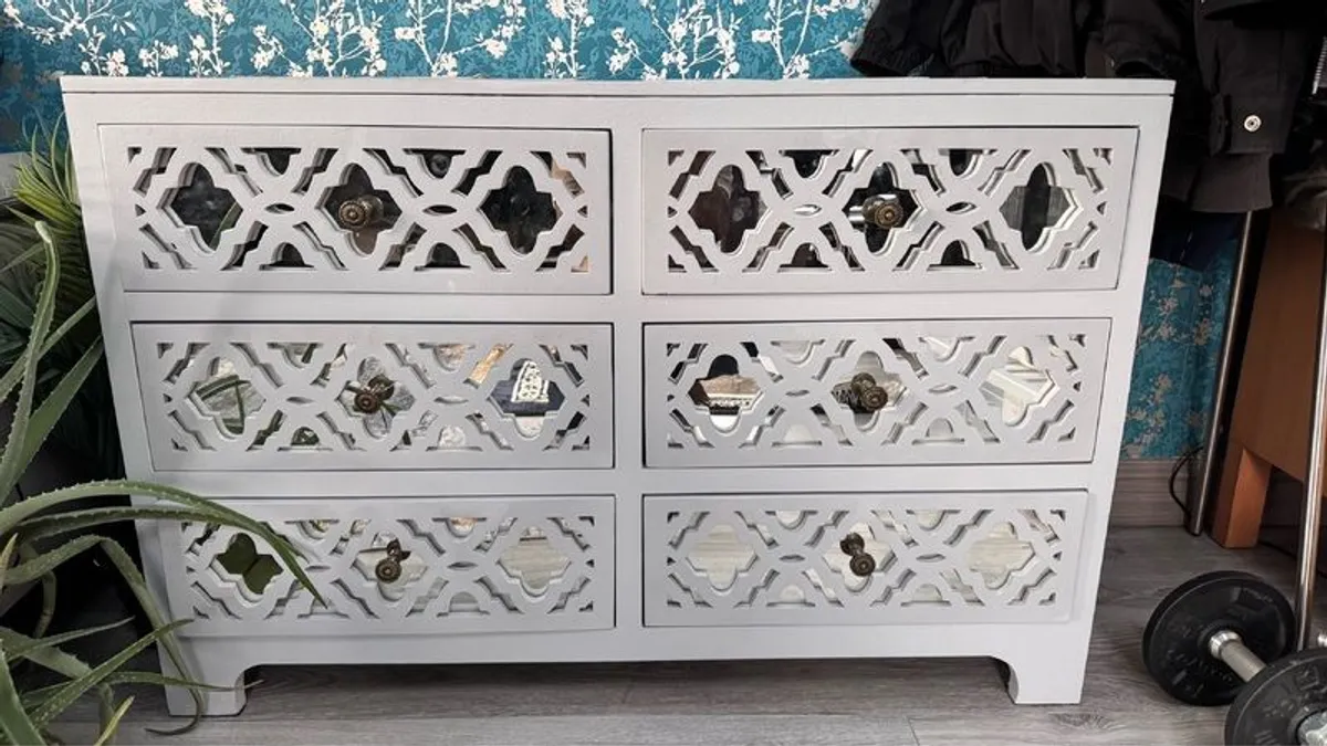 Chest of drawers and bed side table - Image 1