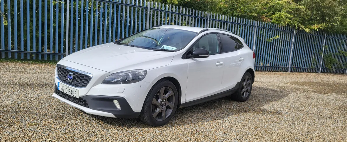 Volvo V40 2014 - Image 2