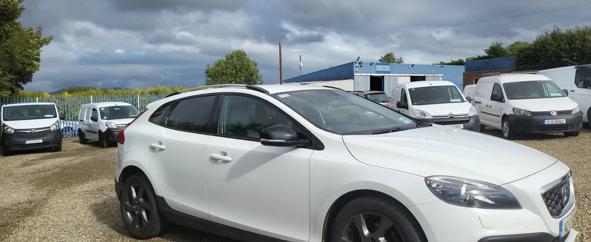 Volvo V40 2014 - Image 1