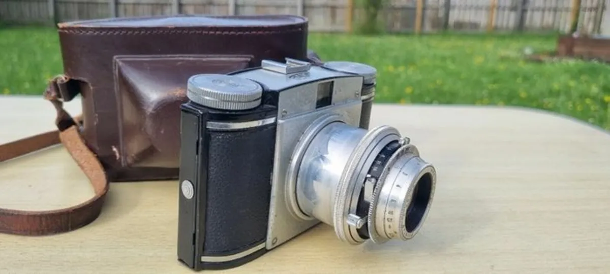 Vintage Braun Nurnberg PAXINA 120 Roll Camera - Image 1
