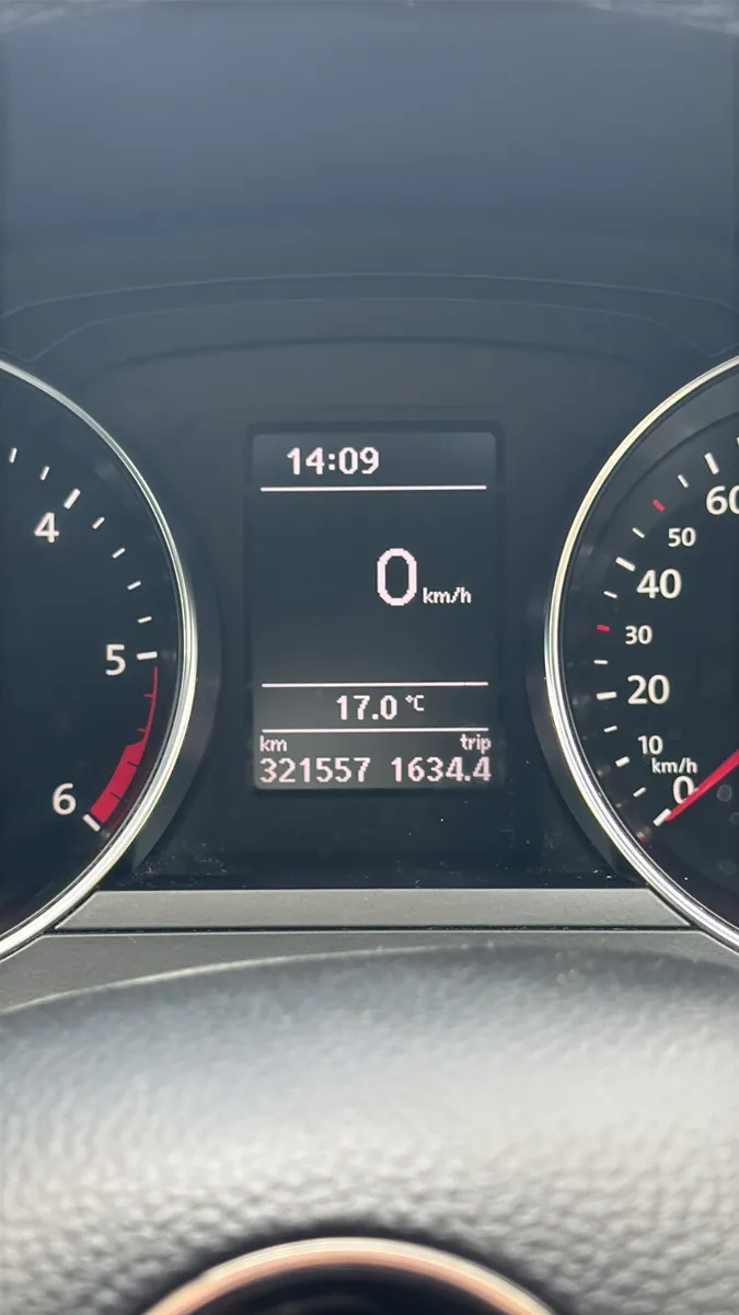 Volkswagen Jetta 2017 2.0 TDI - Image 2