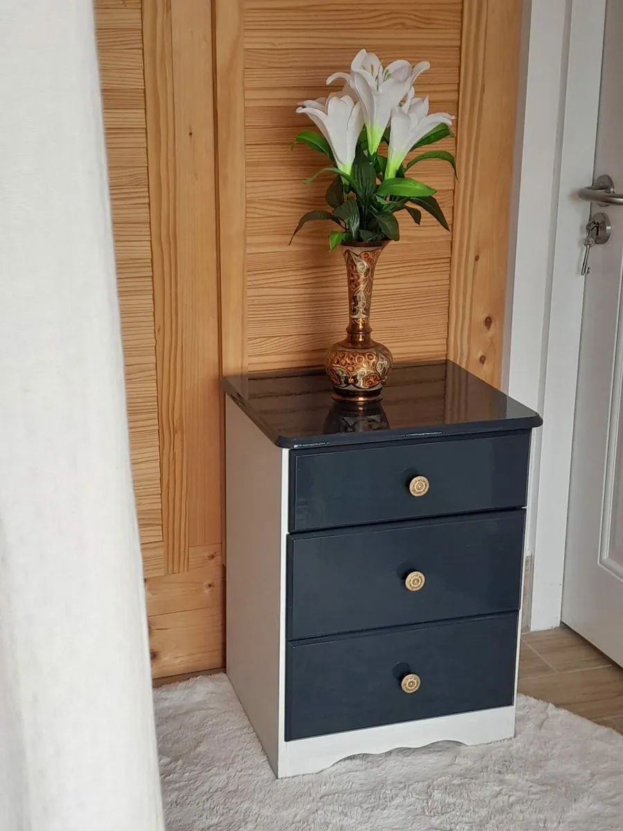 Lovely grey and white sidetable - Image 1