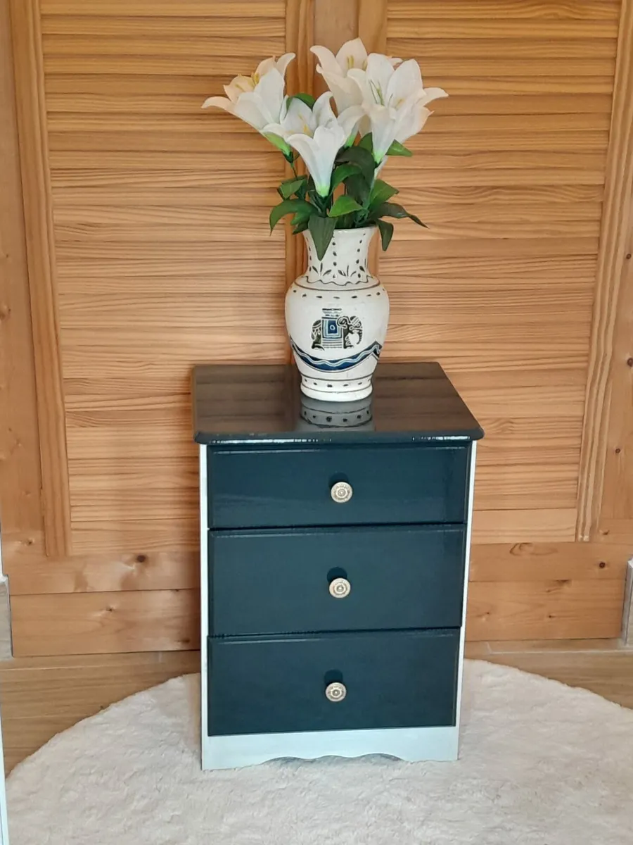 Lovely grey and white sidetable - Image 3