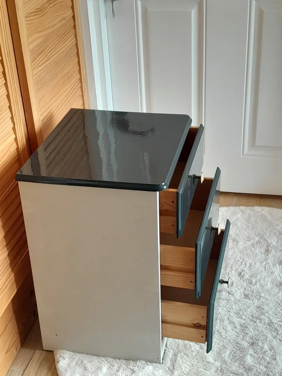 Lovely grey and white sidetable - Image 4