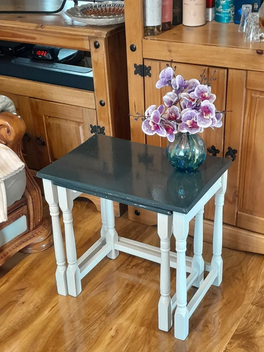 Set of 2 nesting tables - Image 1