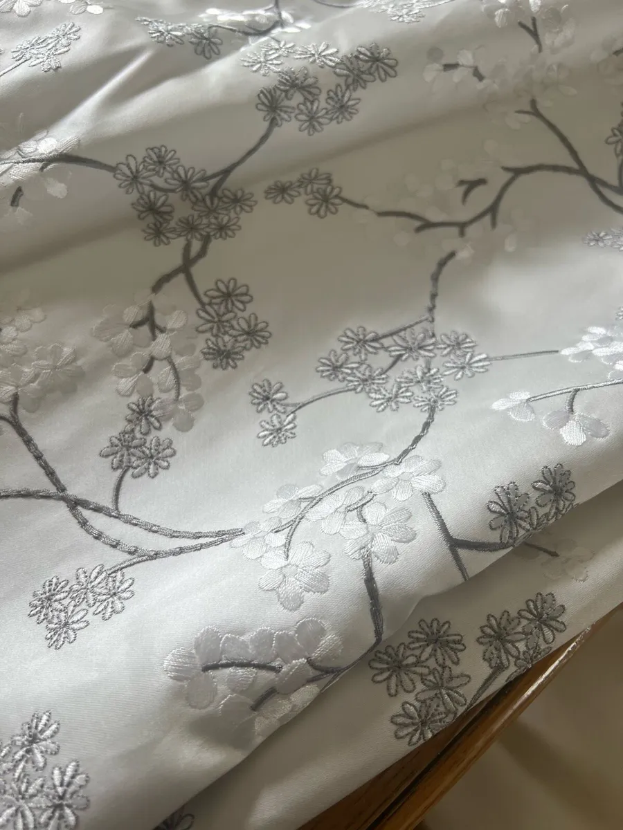 Curtains - Image 2