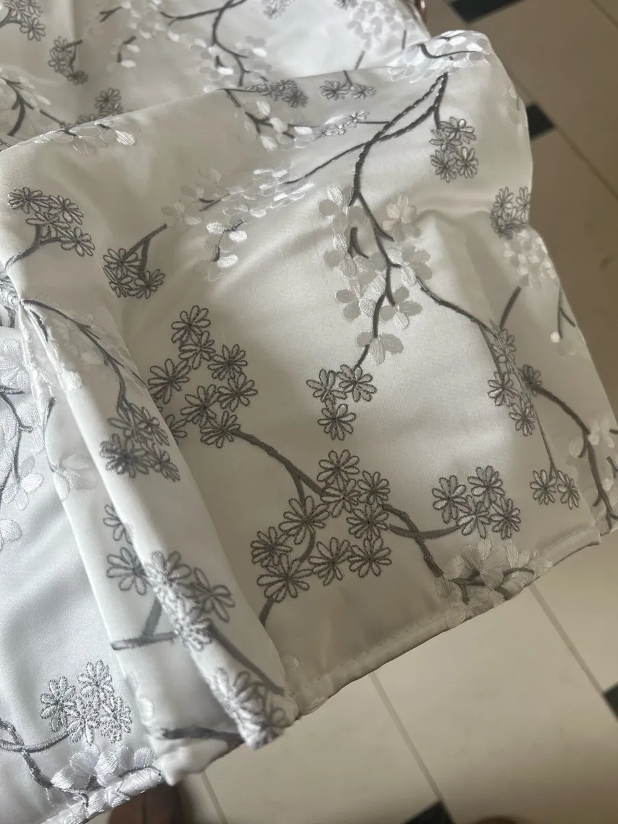 Curtains - Image 4