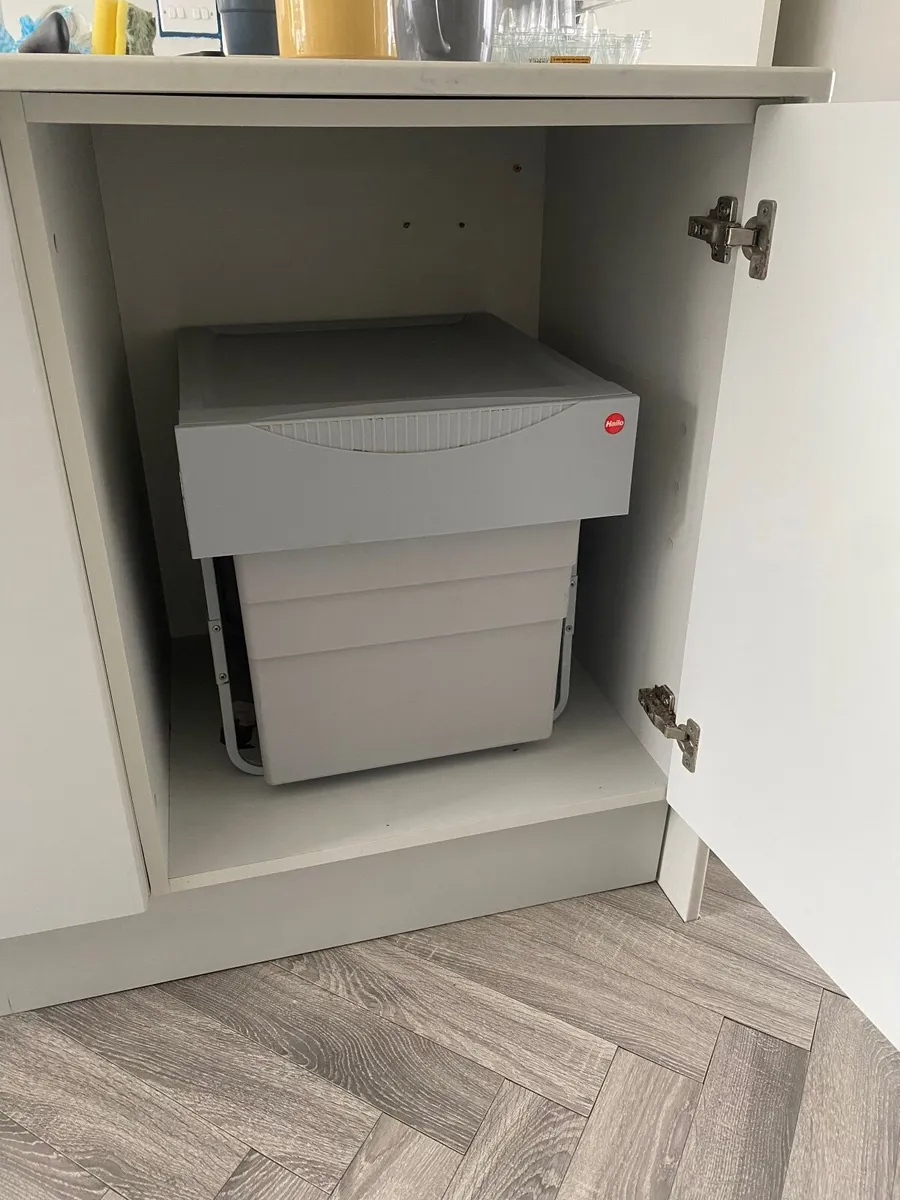 Hailo Waste Bins pull-out system - Image 1