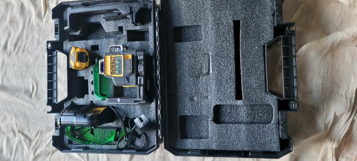 Dewalt 3 line laser green - Image 1