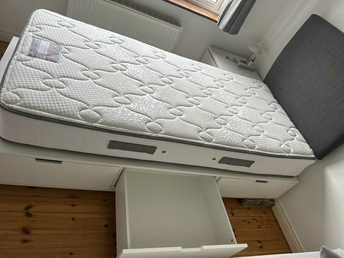 Single bad with drawers + headboard +mattress - Image 1