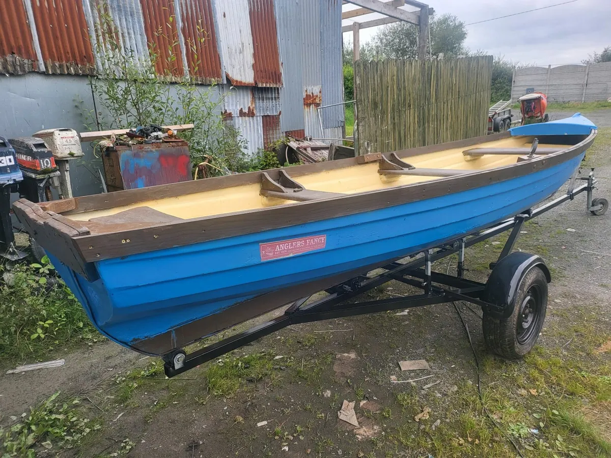 19ft fiberglass anglers fancy fishing boat trailer - Image 4