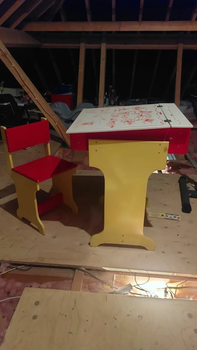 Childrens Desk - Image 1