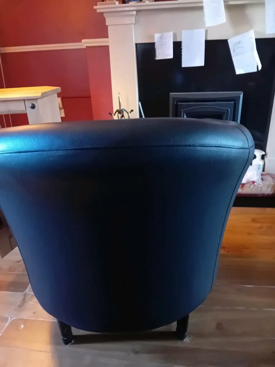 Large leatherette  tub chair black - Image 2