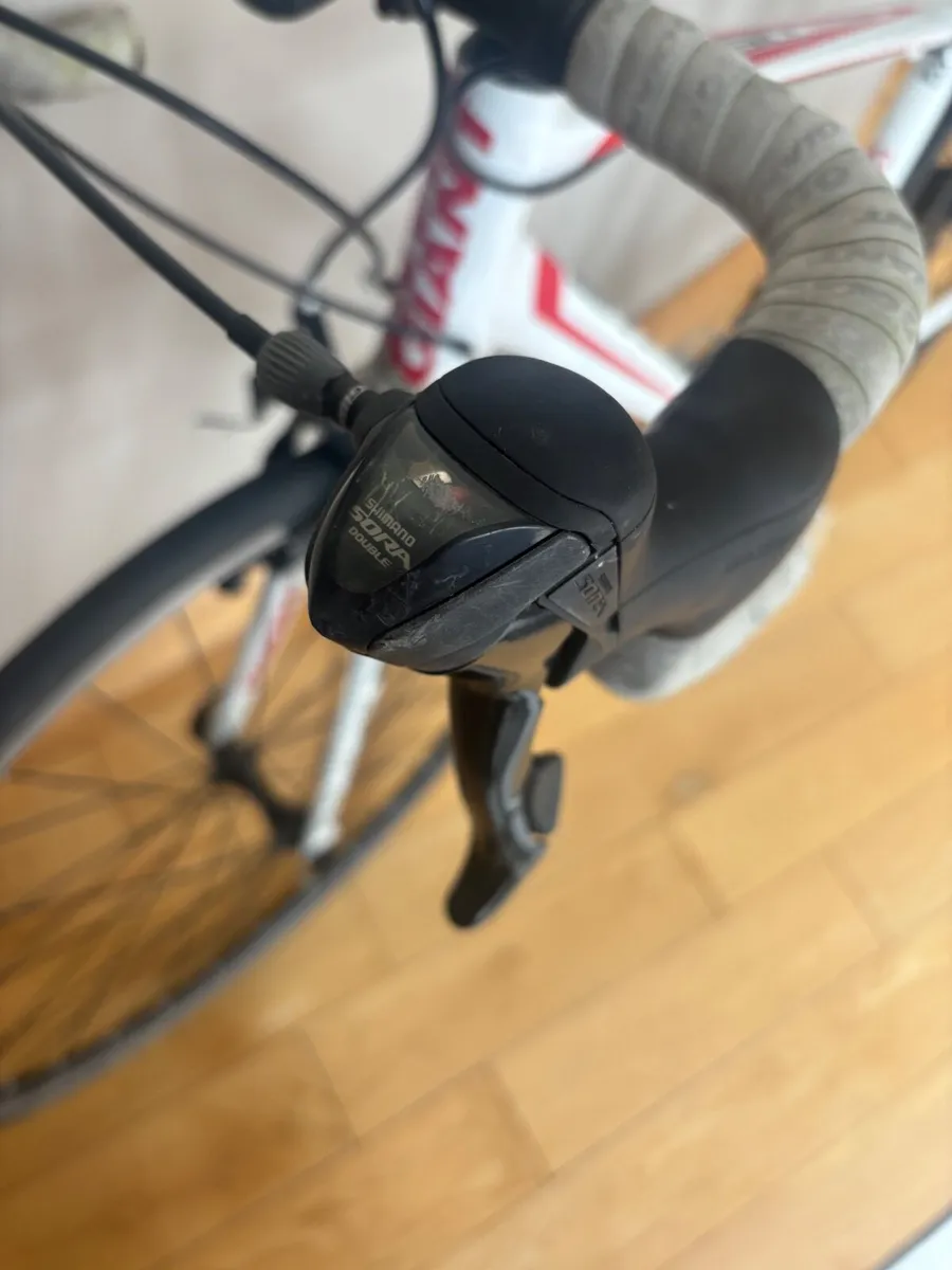 Giant defy 3 Road bike - Image 2