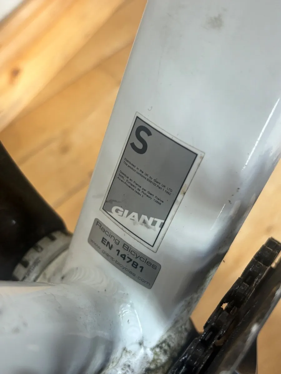 Giant defy 3 Road bike - Image 3