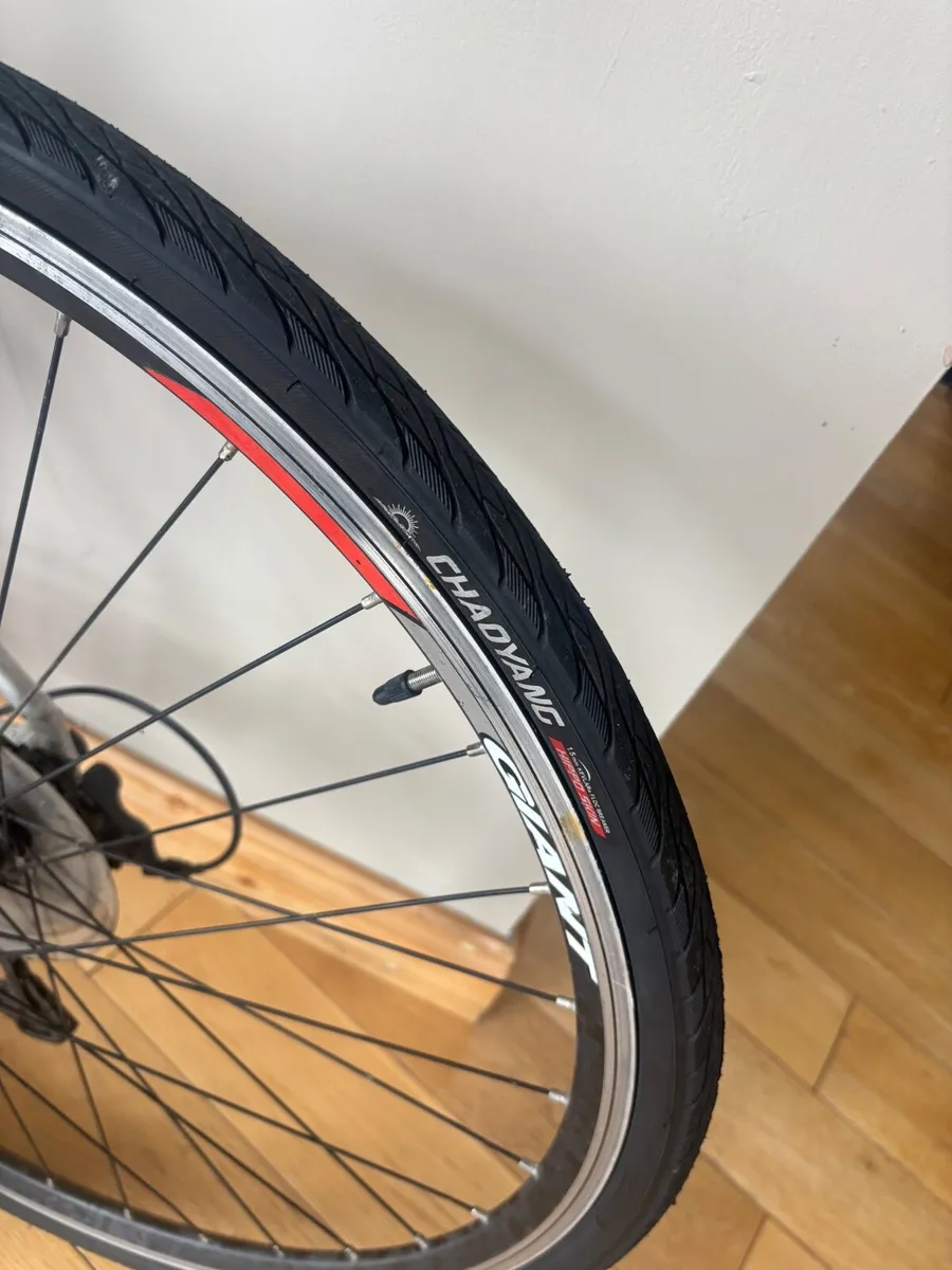 Giant defy 3 Road bike - Image 4