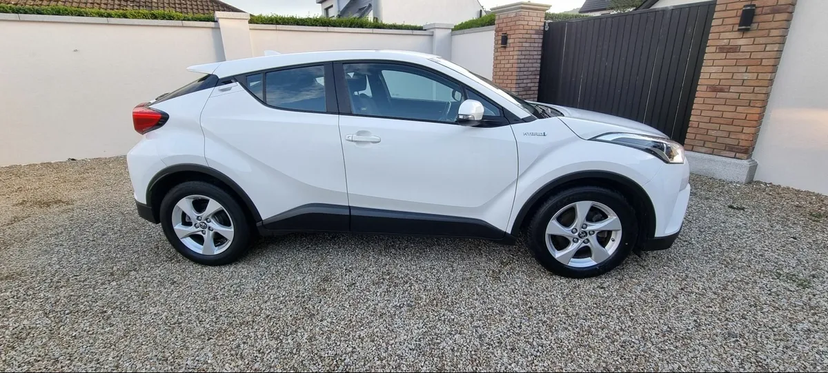 2017 Toyota C-HR Hybrid Automatic NCT 01-27 - Image 3