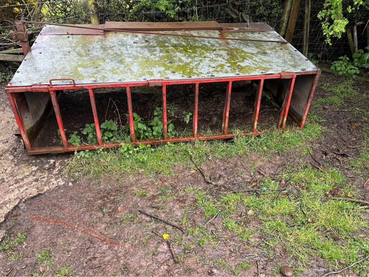 Two lamb creep feeders - Image 1