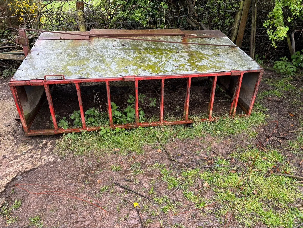 Two lamb creep feeders - Image 2