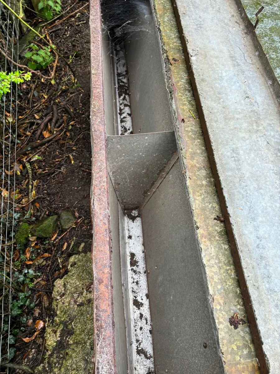 Two lamb creep feeders - Image 3