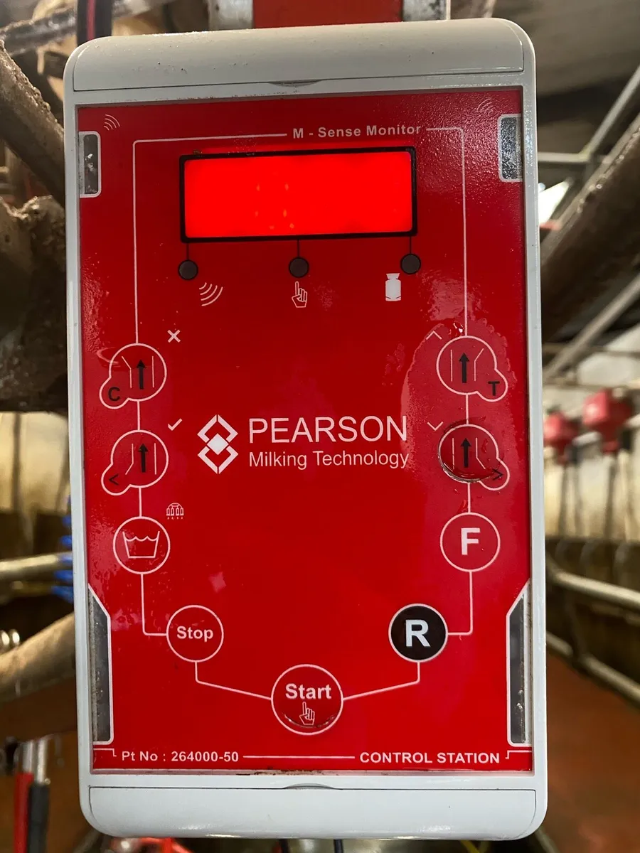22 unit Pearson parlour - Image 3