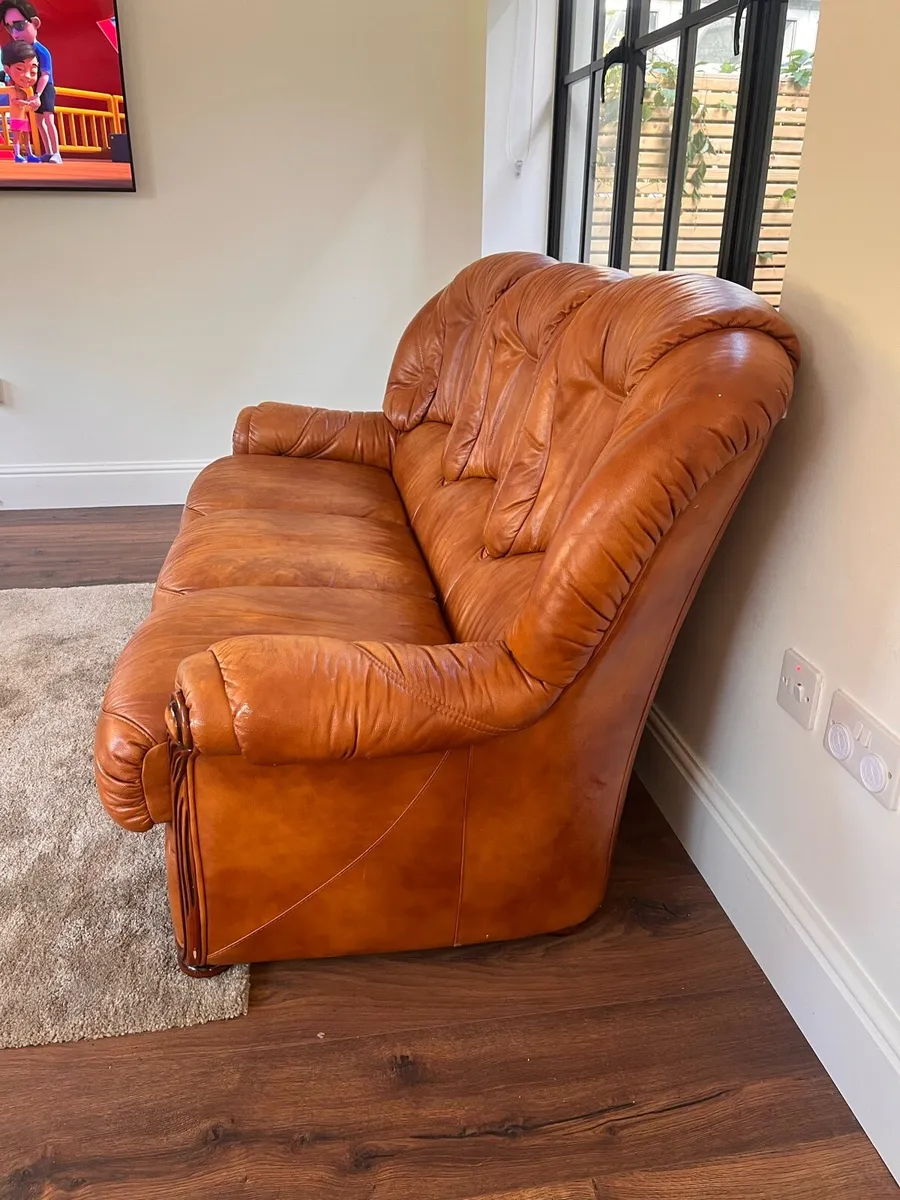 Couch - free to collect - Image 2