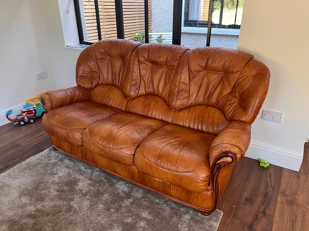 Couch - free to collect - Image 1