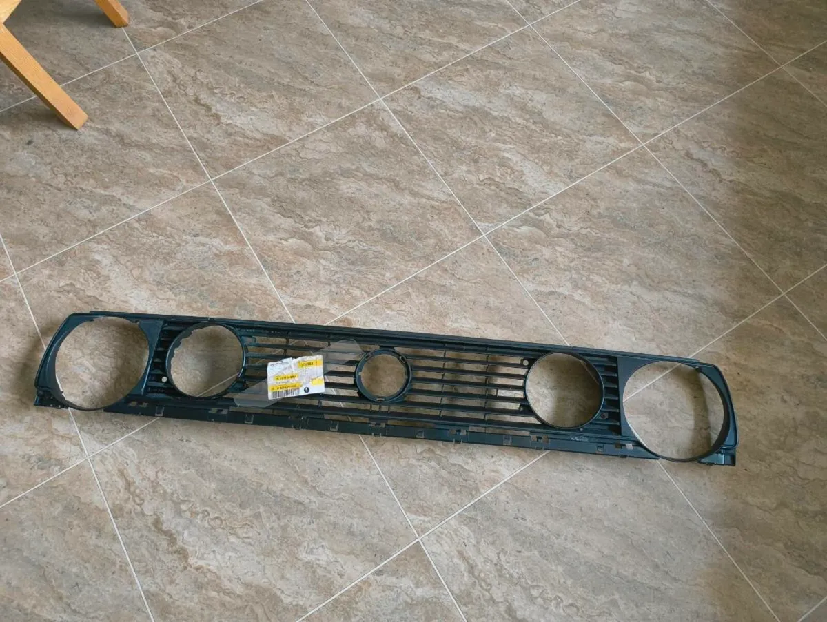 1984-1987 Golf Mk.2 7 Slat Grill NEW Twin foglight - Image 1