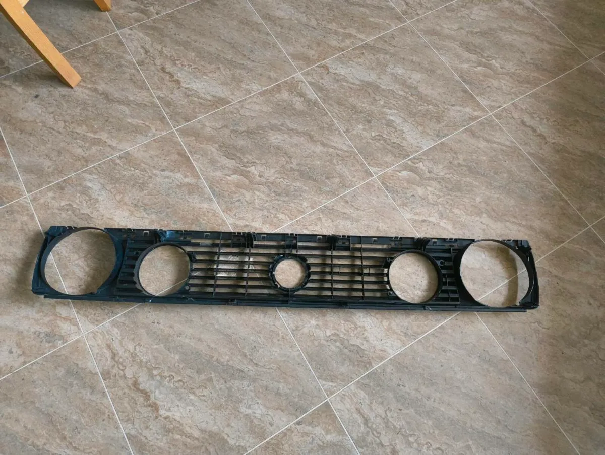 1984-1987 Golf Mk.2 7 Slat Grill NEW Twin foglight - Image 4