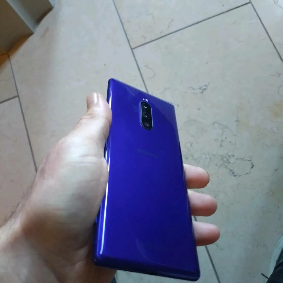 Sony purple smartphone - Image 1