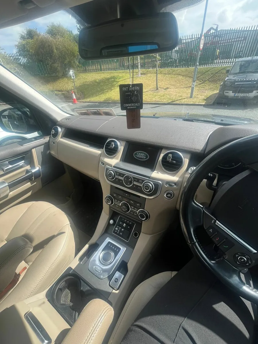 2016 land-rover discovery - Image 4