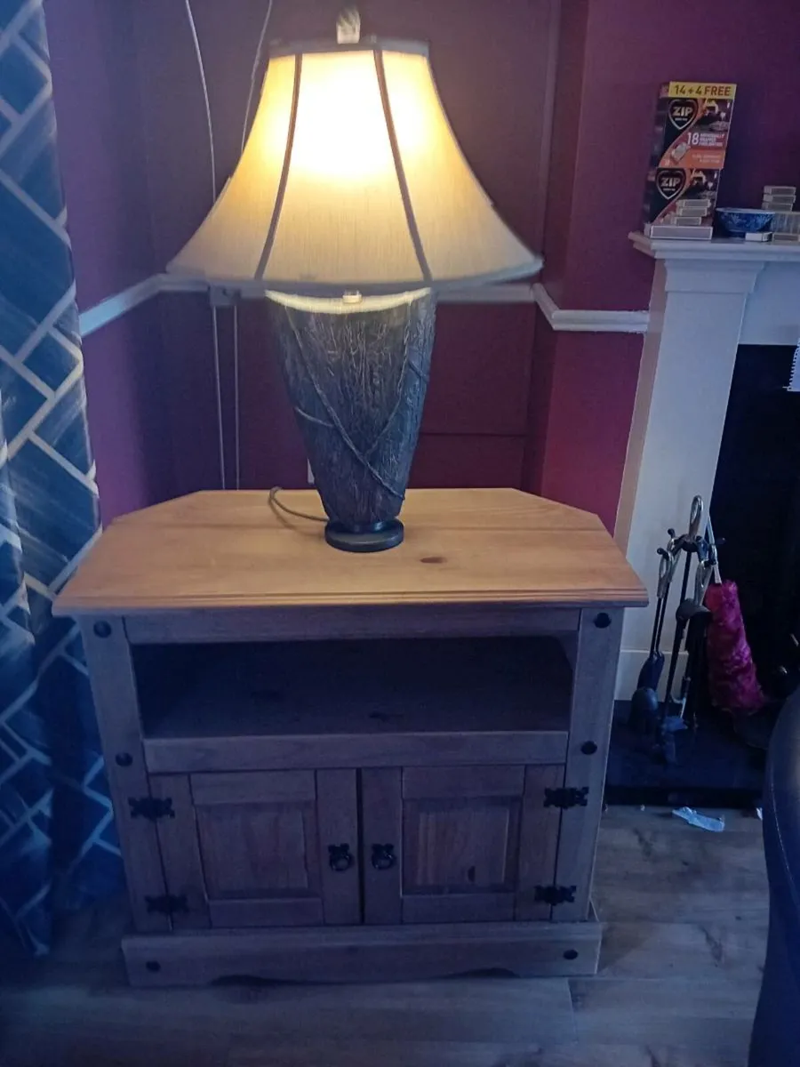 TV unit  and  table lamp price 40 - Image 3